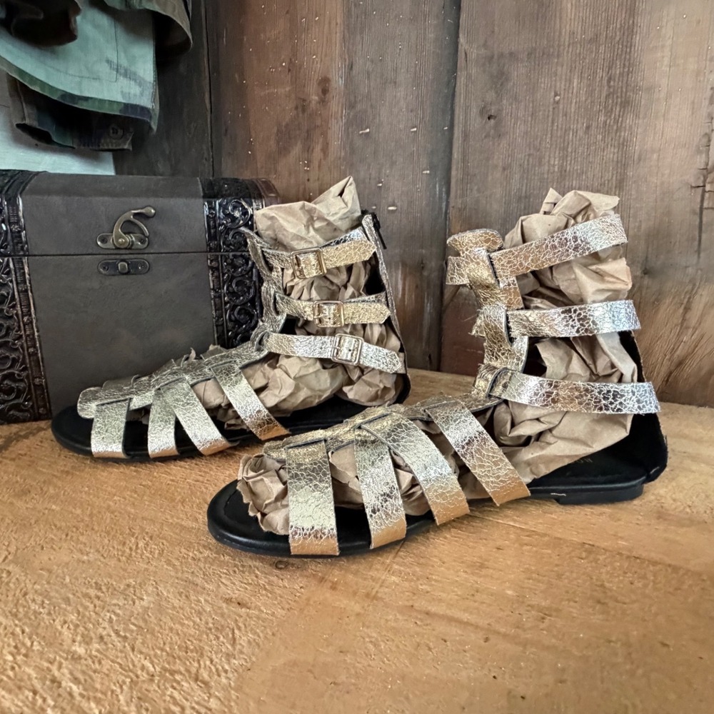 Rock & Republic Gold Metallic Gladiator Sandals Women's Size 8.5 Caged Zip Back